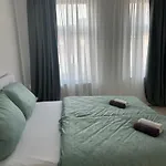 아파트 3 *